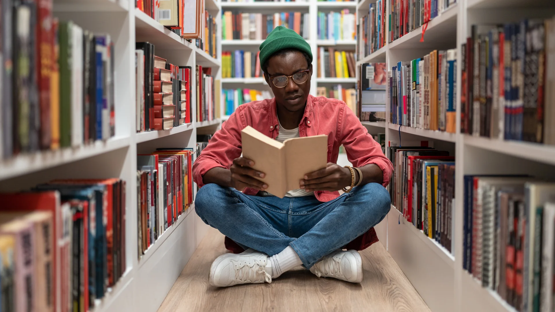 Taking Readers on a Journey: Building Immersive Story Worlds